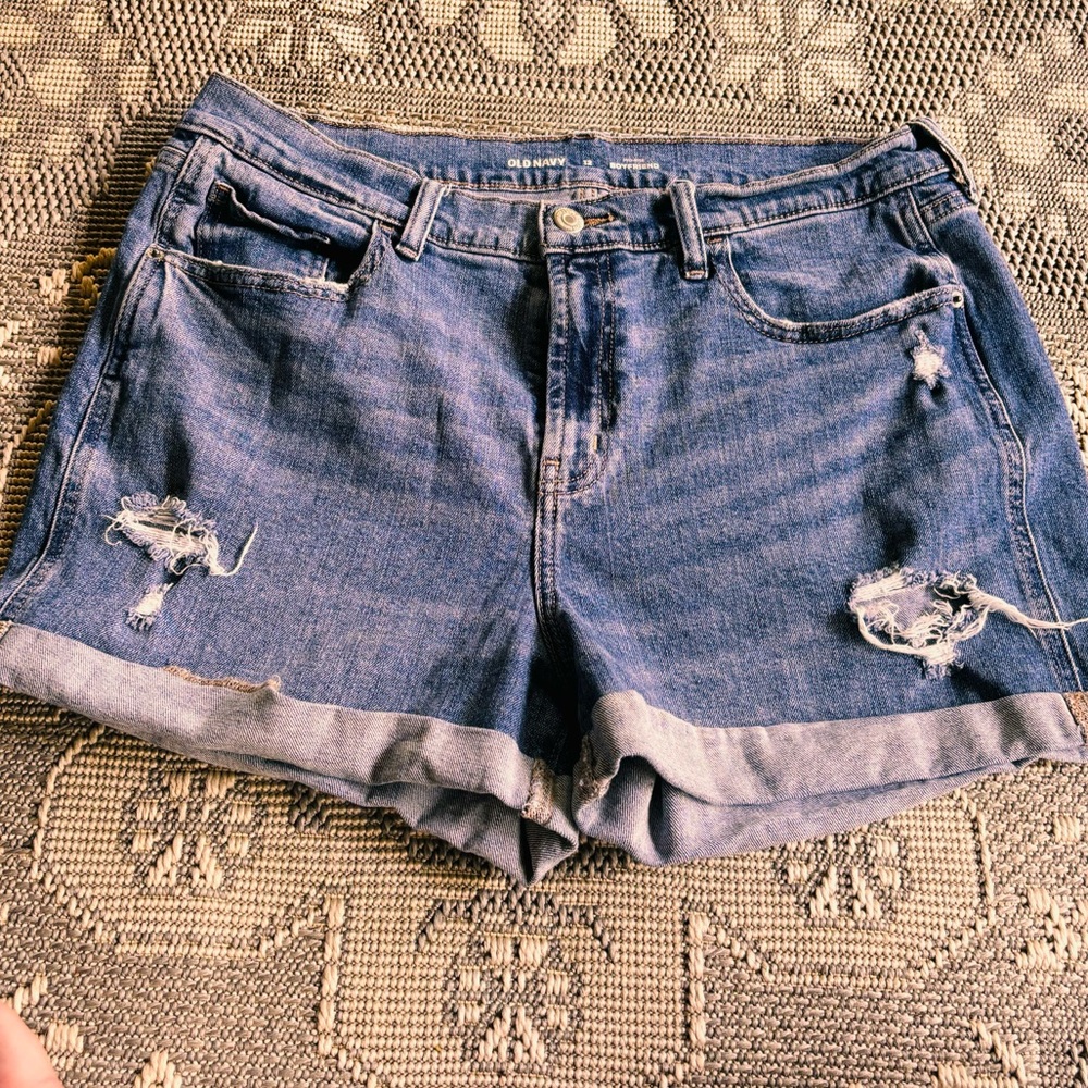 Old navy boyfriend shorts